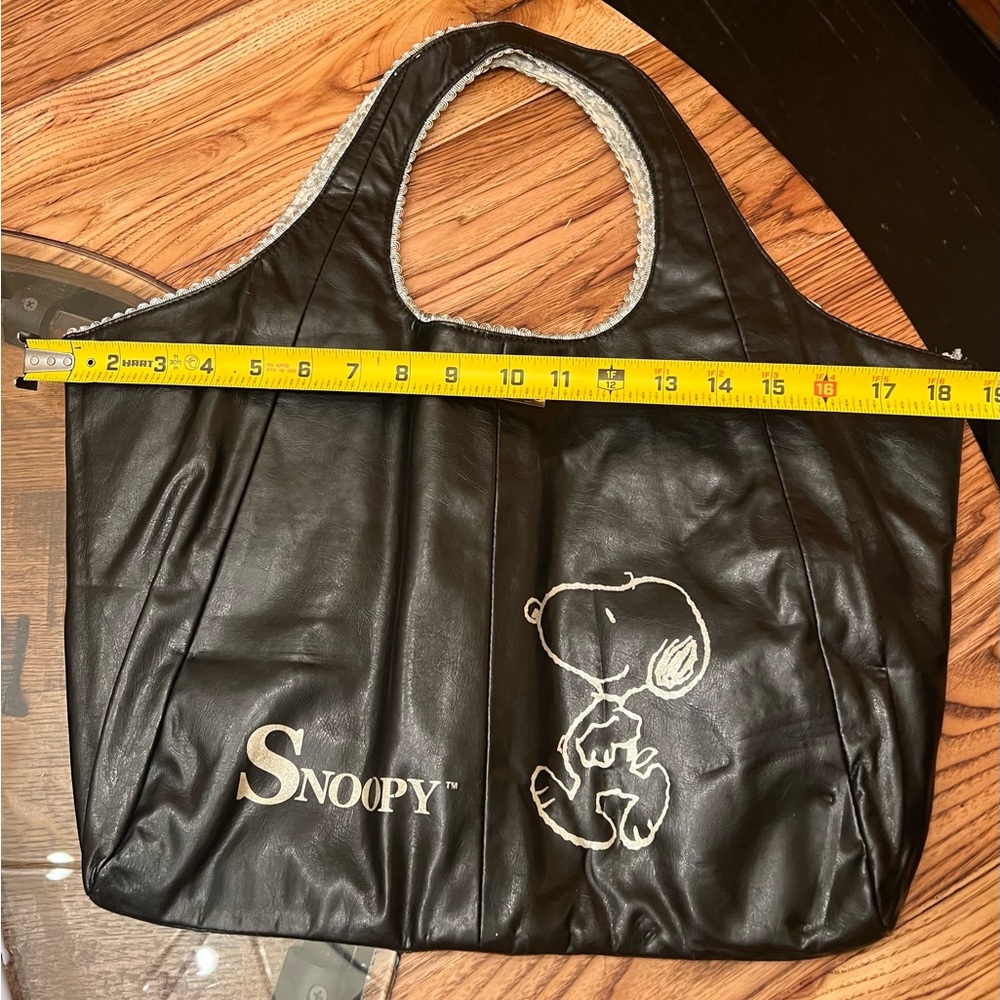 Snoopy Black Tote Bag with Iconic Character Print - Picture 8 of 9
